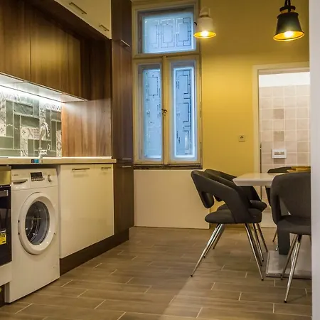 Apartment Fashion Street